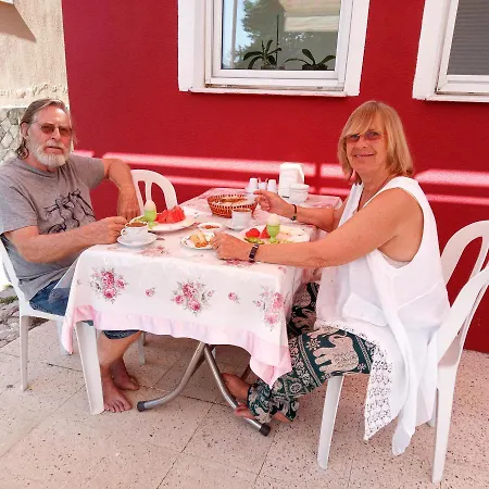 Ali's Alojamento de Acomodação e Pequeno-almoço *