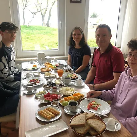 Alojamento de Acomodação e Pequeno-almoço Ali's *